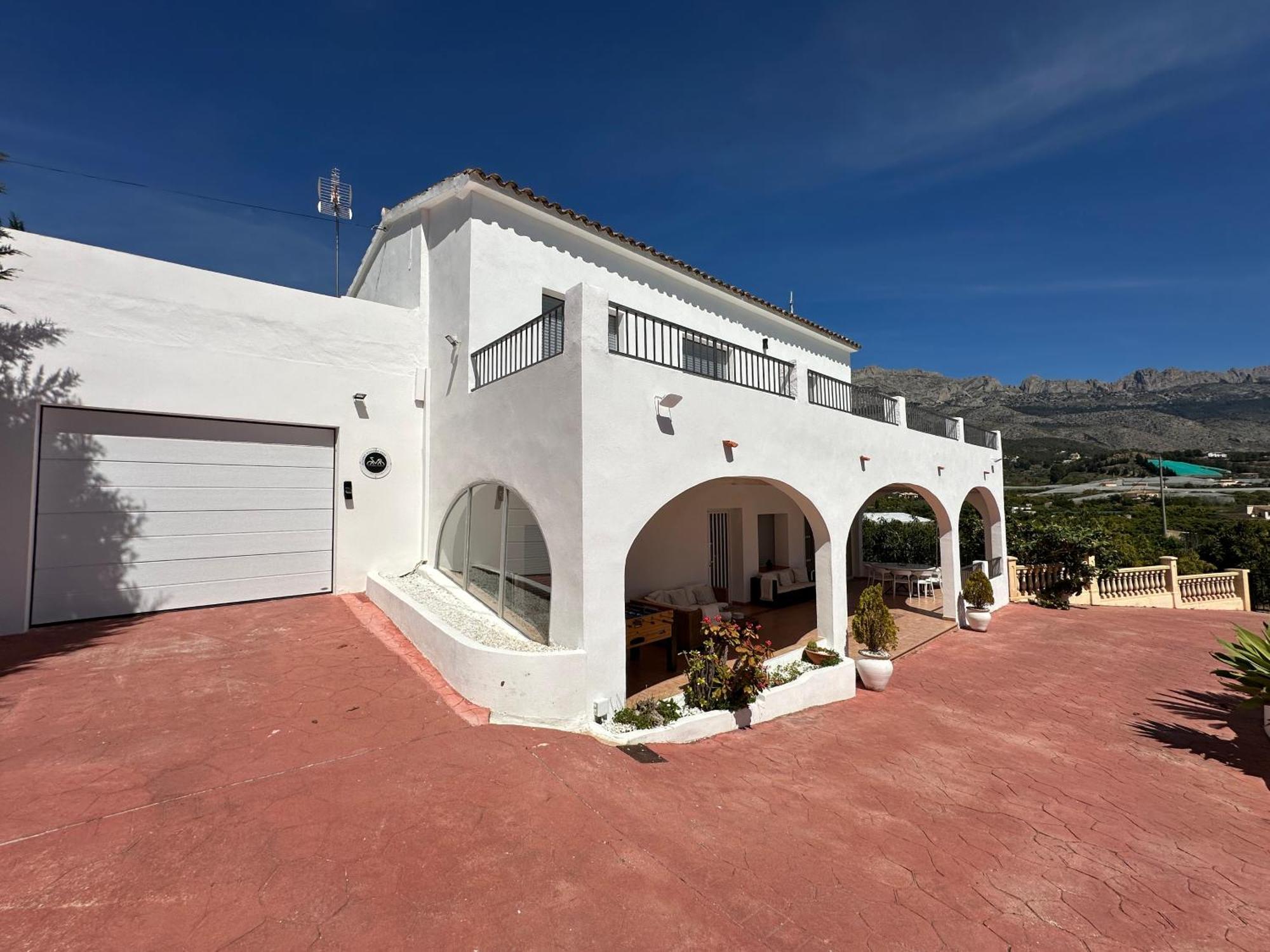 Altaret Villa *